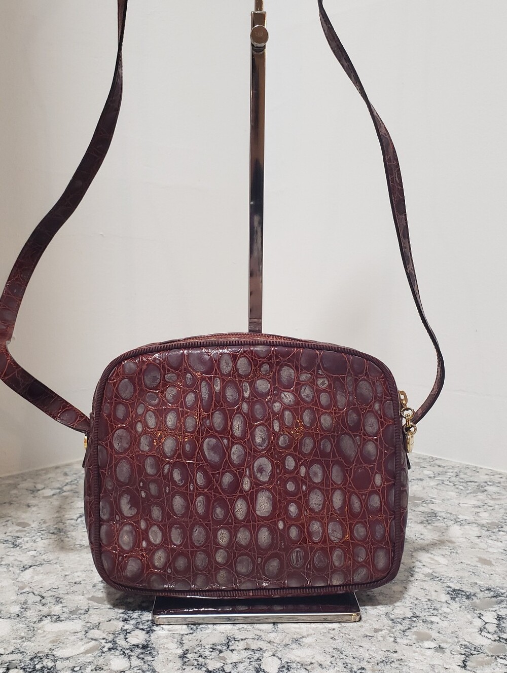 Salvatore Ferragamo Vara Croc Embossed Leather Crossbody Bag - Picture 11 of 11